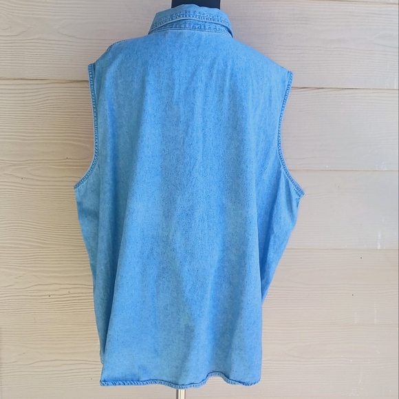 💥Plus size💥Looney Tunes tweety sleeveless denim top - Picture 4 of 8